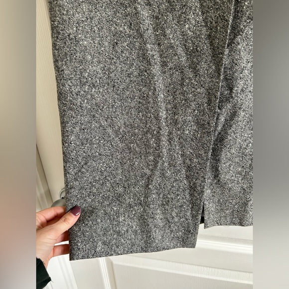Dana Buchman Wool and Cashmere Grey Skirt - Size 8 (fits like a small) - Picture 3 of 7